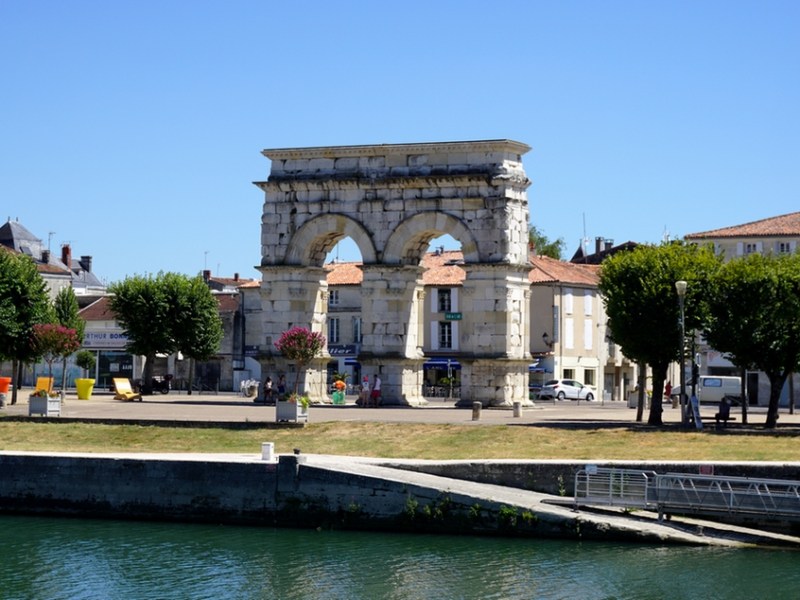 Arc de Germanicus à&nbsp;Saintes